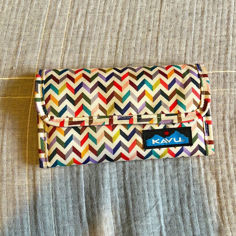 KAVU Mondo Spender Trifold Wallet Clutch